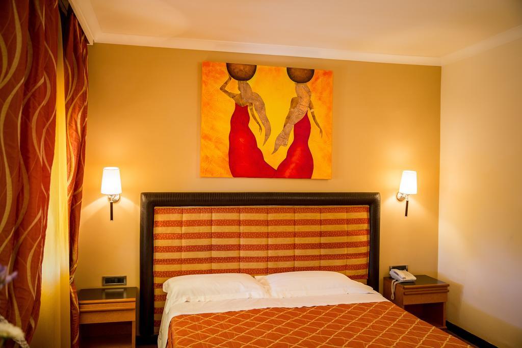Hotel Ares Pontinia Eksteriør bilde