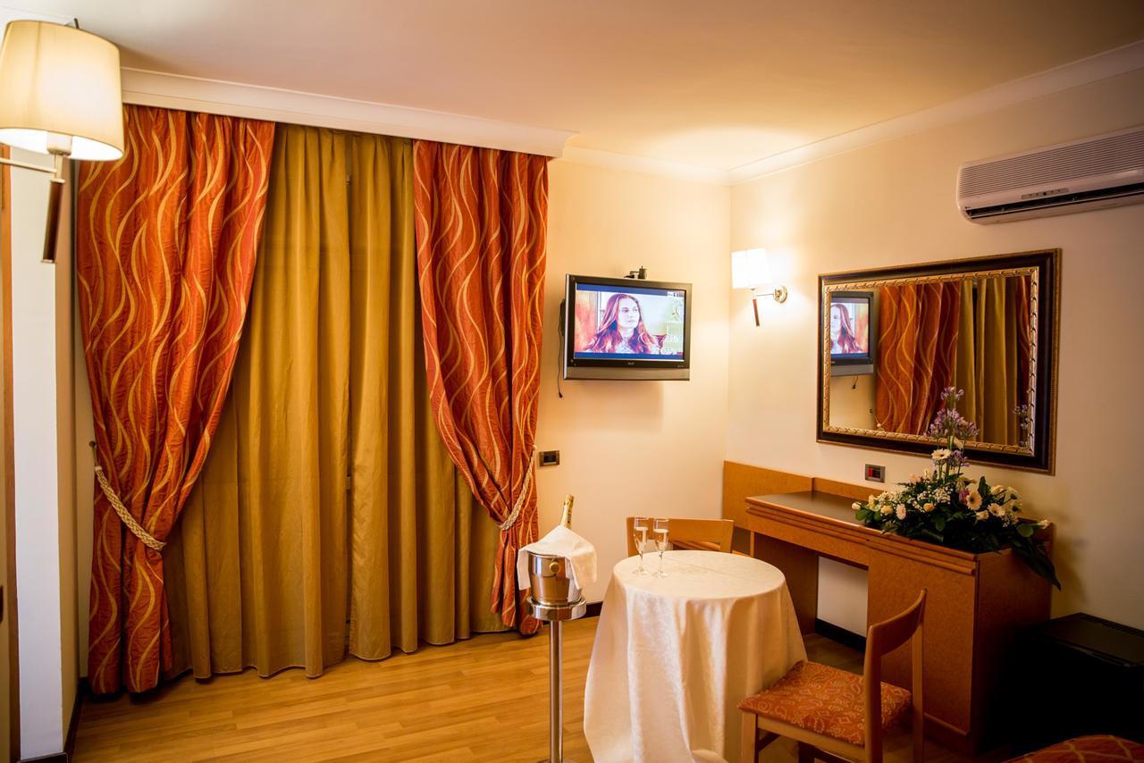 Hotel Ares Pontinia Eksteriør bilde