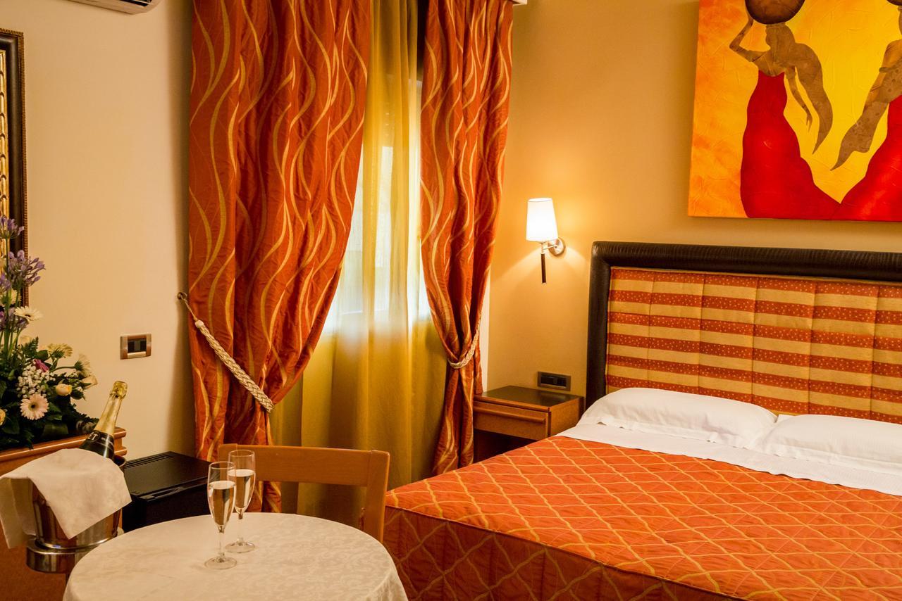 Hotel Ares Pontinia Eksteriør bilde