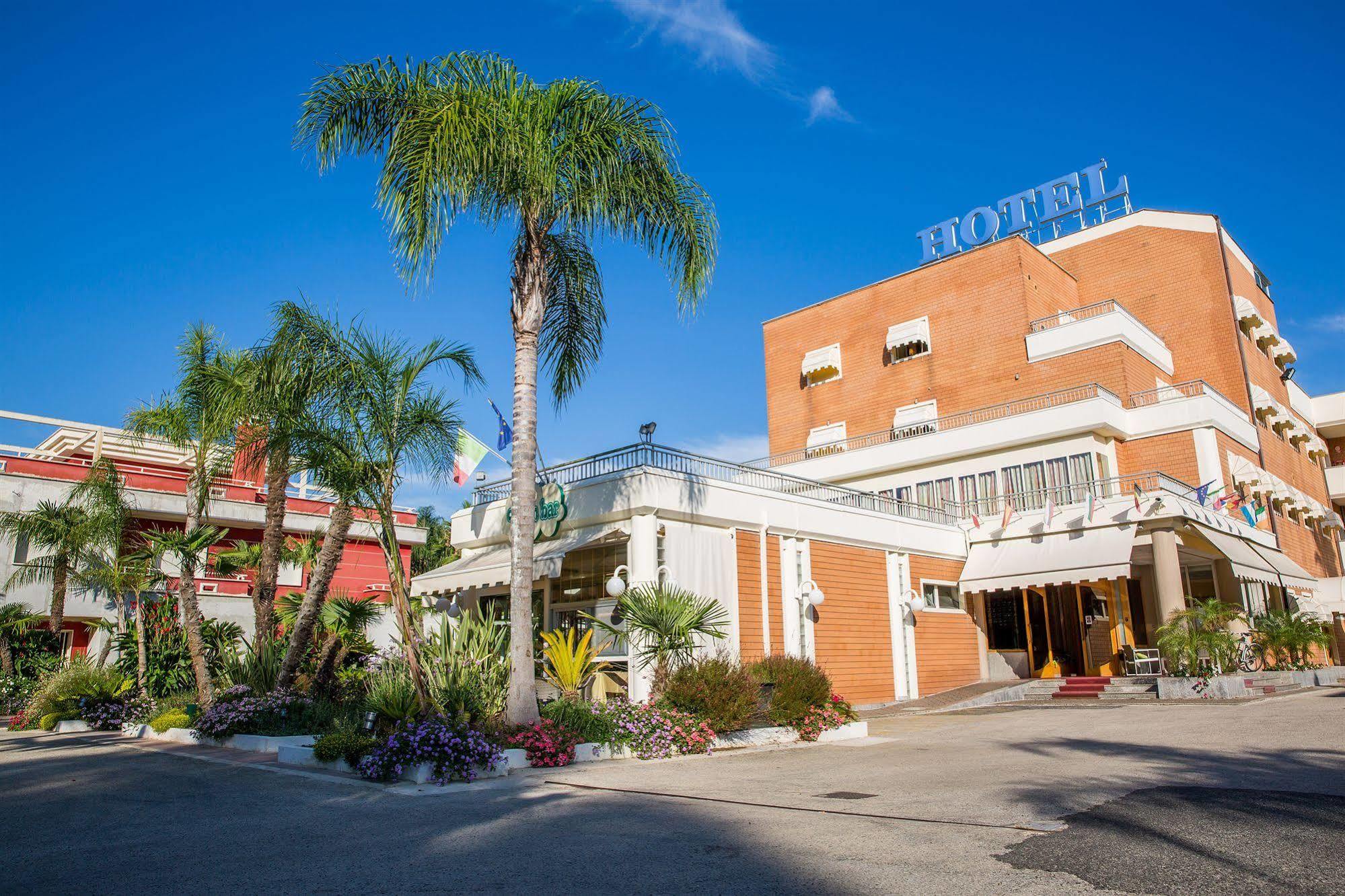 Hotel Ares Pontinia Eksteriør bilde